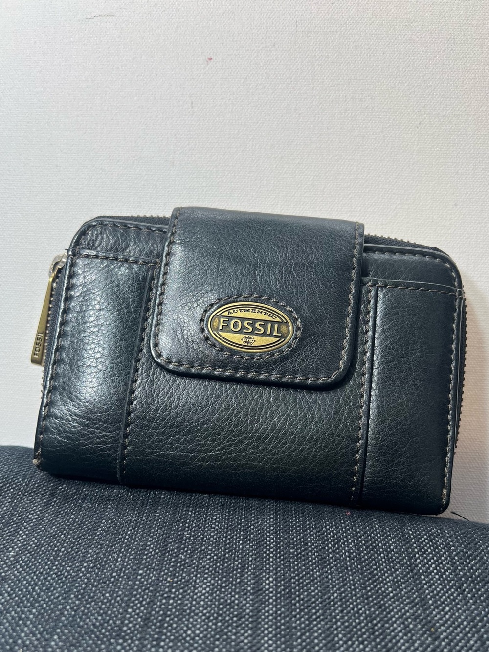 Fossil Women’s Wallet Explorer Black Leather Button and Zip & Snap Card Holder